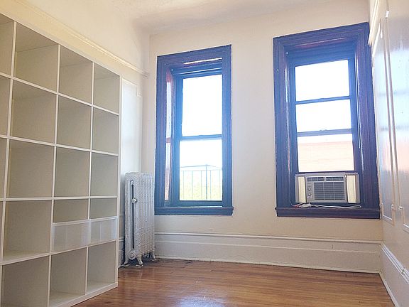 4th image of 327 Bedford Ave APT 5F