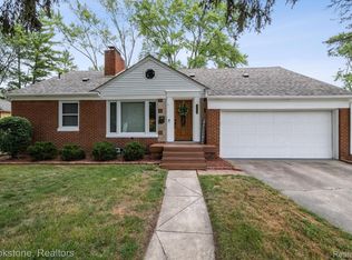 22716 Floral St, Farmington, MI 48336