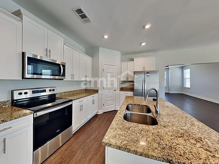 5534 Central Grove Sq — Photo 3