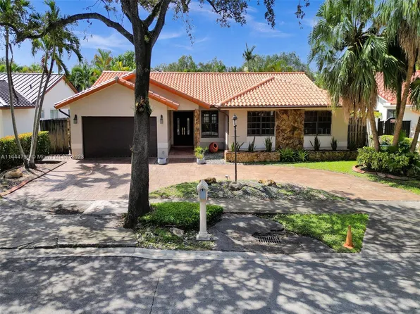 8260 NW 168th St, Miami Lakes, FL 33016