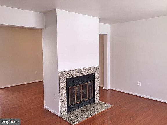 3rd image of 2852 Bowes Ln
