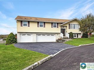 3339 Barklay Cir, Whitehall, PA 18052