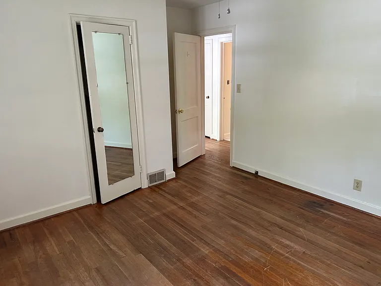 506 Westchester Dr — Photo 2