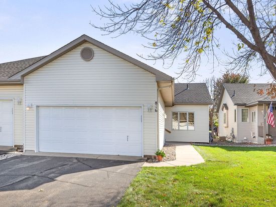 816 Regent Dr, Shakopee, MN 55379
