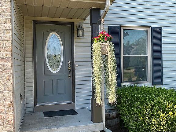 2nd image of 866 Stag Thicket Ln