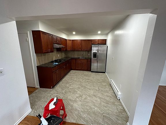 4th image of 680 Port Richmond Ave Floor 2