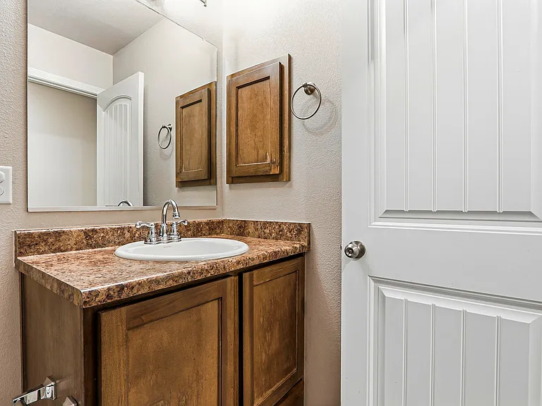 714 Hc Gilbert Minjares Dr — Photo 36