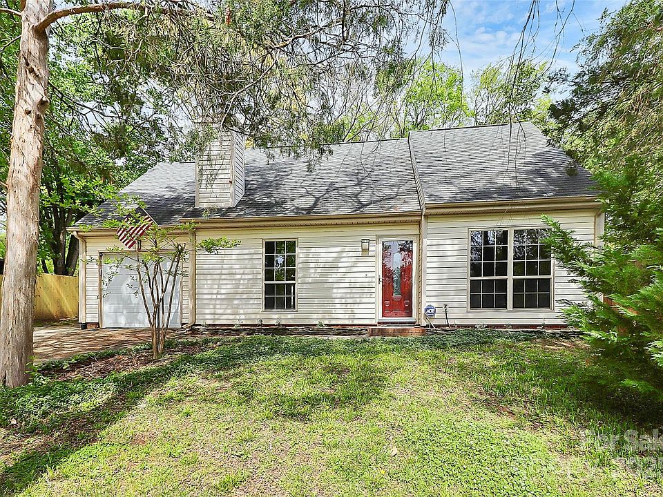1st image of 10432 Camelback Cir