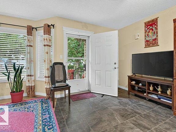 3rd image of 11330 101st St NW
