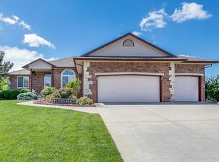 417 E Fox Run Ct, Mulvane, KS 67110