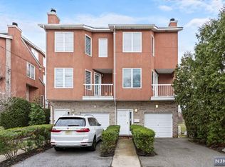 2430 1st St, Fort Lee, NJ 07024