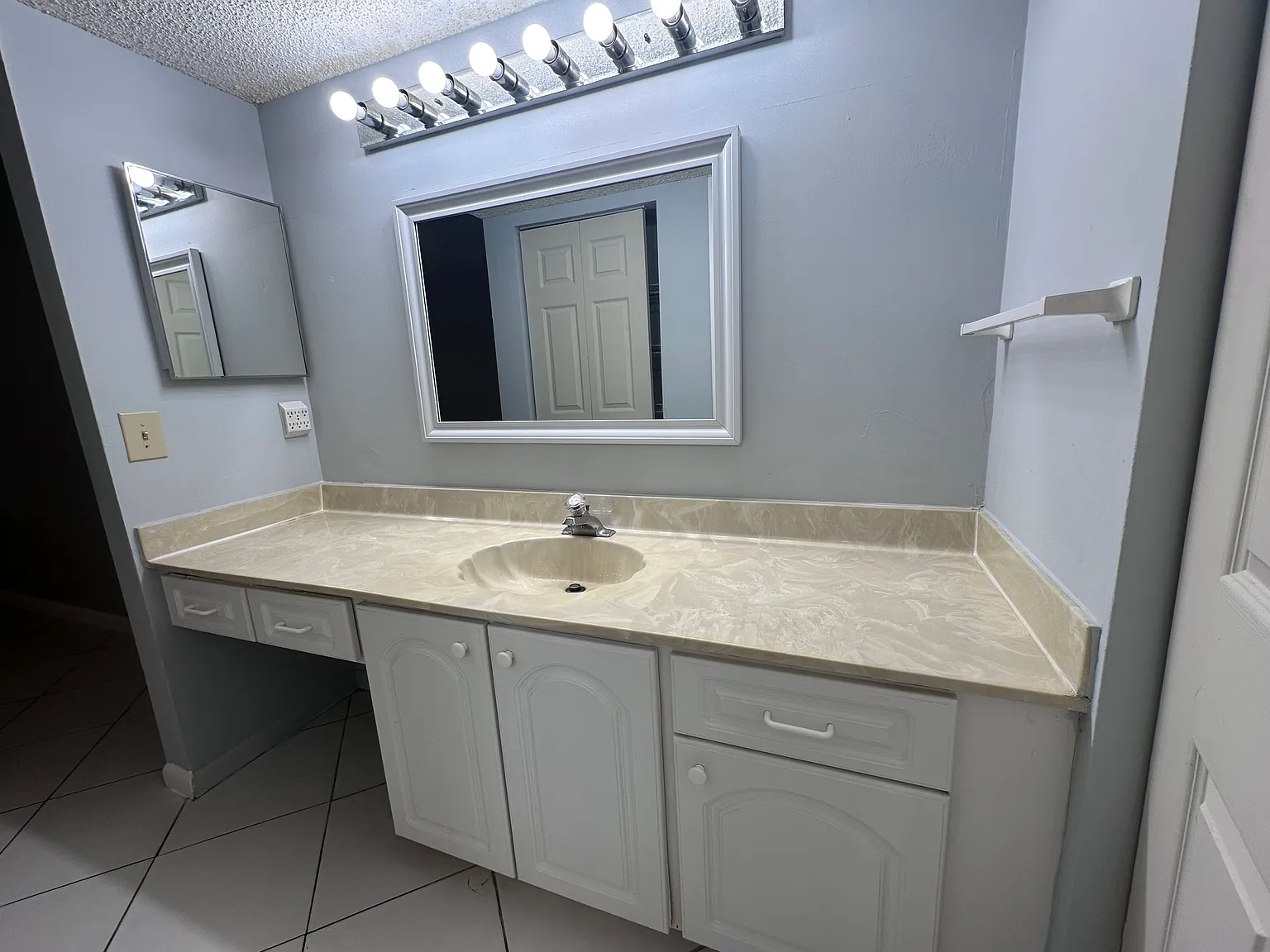 1 bed, 700 sqft, $1,750 — Photo 4