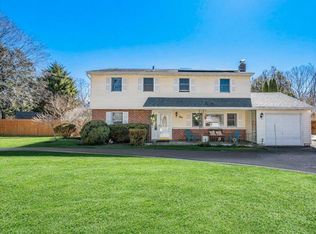4 Andover Pl, Huntington, NY 11743