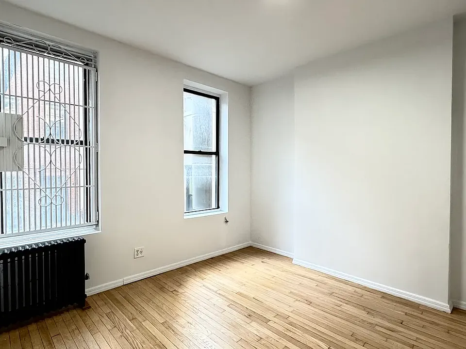 56 E 7th St #7