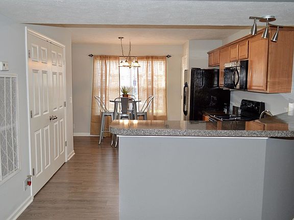 4th image of 120 Oak Valley Cir