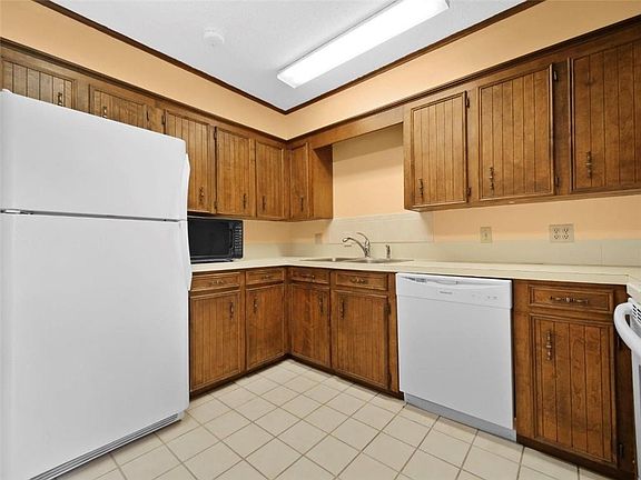 5th image of 4803 Madrid Dr