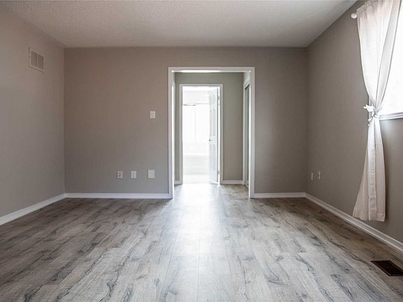 2nd image of 66 Devonsleigh Blvd