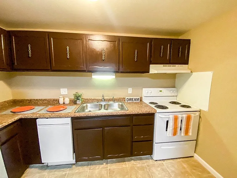 Capitol View Apartments — Photo 37