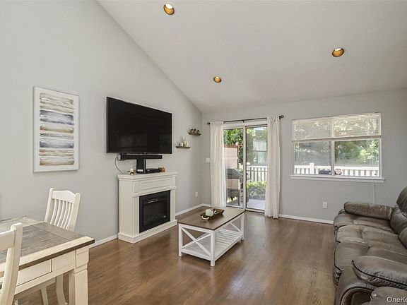4th image of 6 Timber Ridge Drive #6