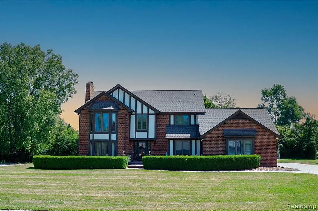 5 bed, 4.0 bath, 3417 sqft, $3,500 — Photo 1