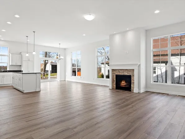410 Sandy CIRCLE, Pewaukee, WI 53072