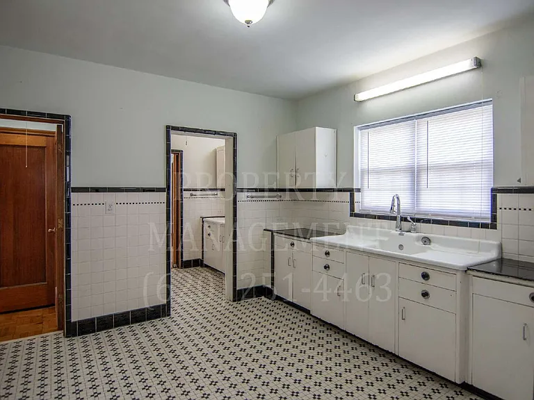 1110 W 5th St — Photo 23