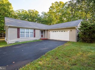 93 Poets Ln, Inwood, WV 25428