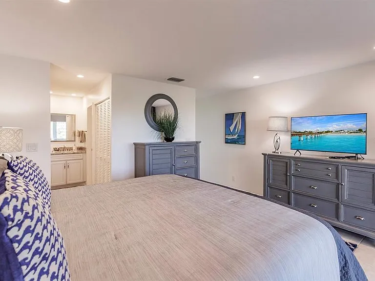 1255 E Peppertree Dr #403 — Photo 14