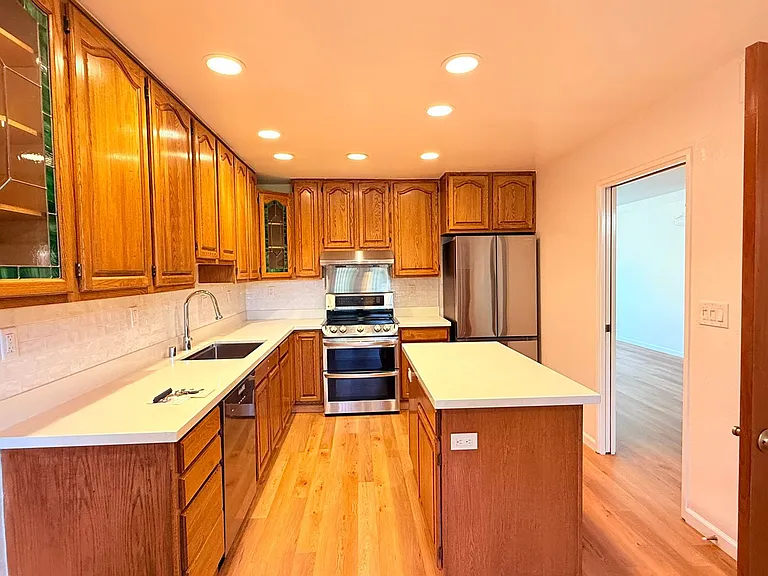 1033 Fontana Dr — Photo 3