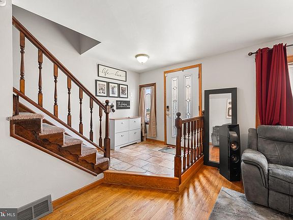 4th image of 607 Saint Anthony Ln