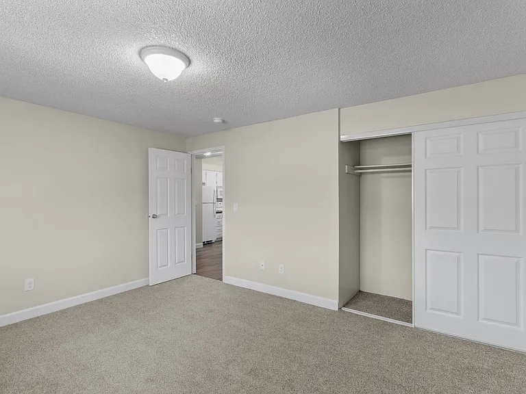 Irving Place Apartments — Photo 47