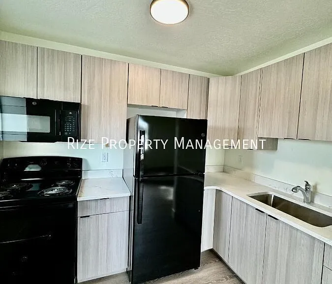 412 20th St #4 — Photo 2
