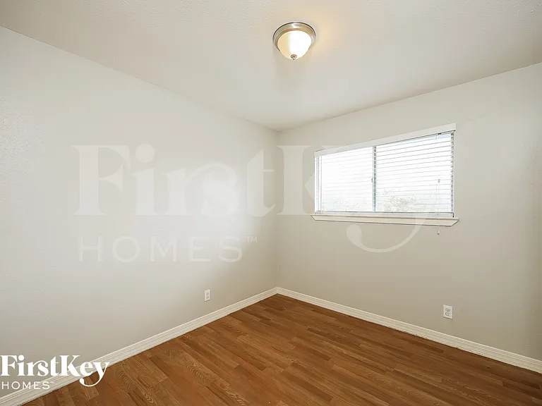 1802 Wilsons Creek St — Photo 12
