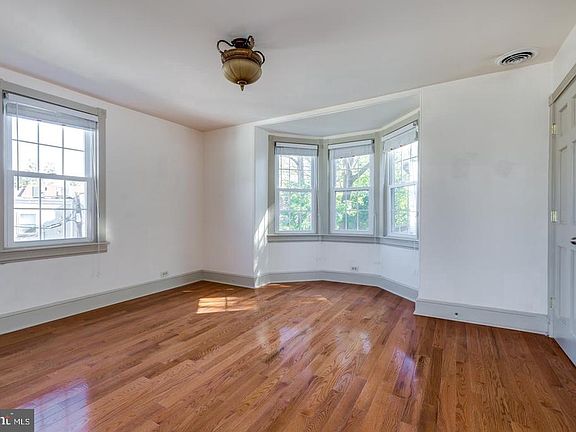 3rd image of 21 Ellis St Floor 2
