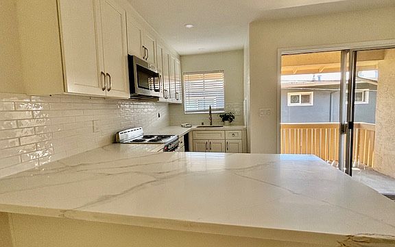 4th image of 1733 Lacassie Ave #13