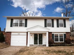 2319 Wesglen Estates Dr, Maryland Heights, MO