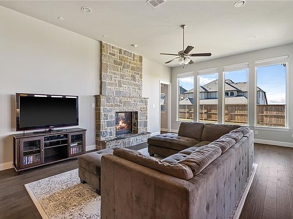 3rd image of 2901 Santa Anita St