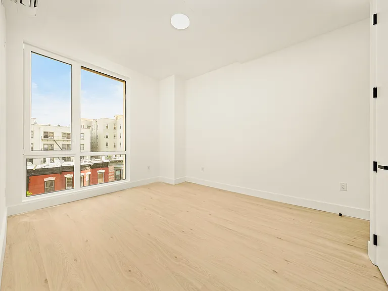 733 Lincoln Pl #1213 — Photo 6