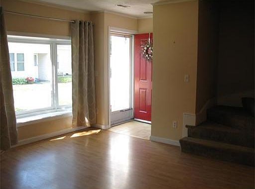 4th image of 17 Mary Dyer Ln