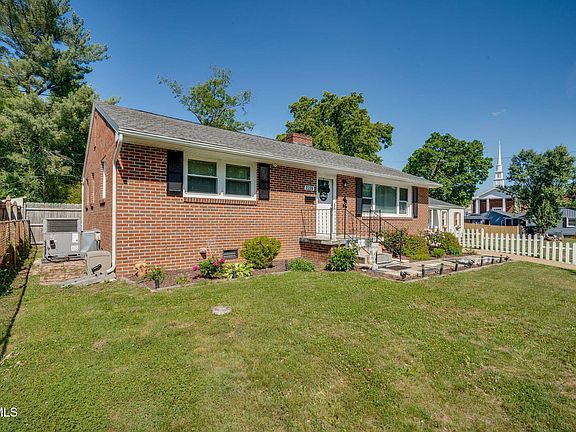 3rd image of 2229 Cypress St