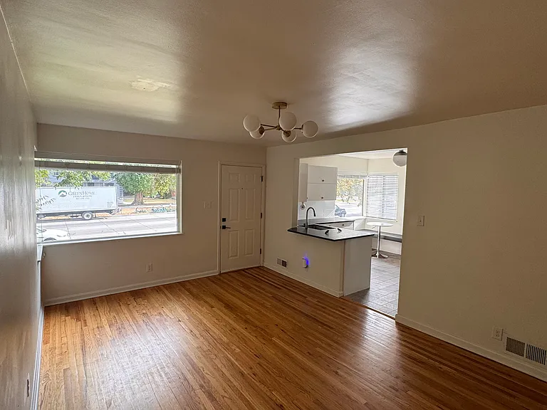 219 W 300 N — Photo 7