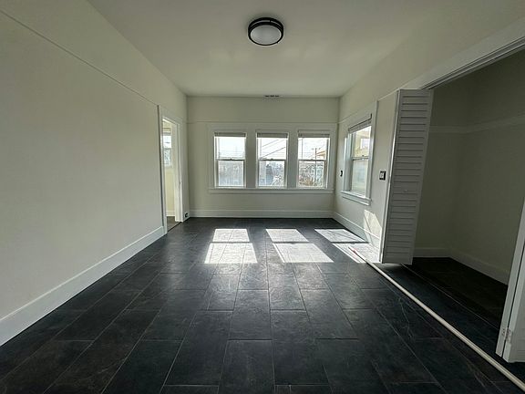 4th image of 444 40th St APT B