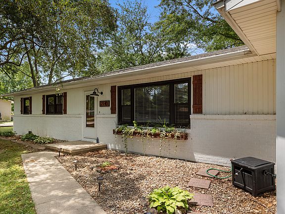 4th image of 2140 Bonnie Ln
