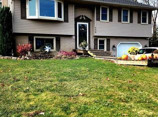 136 Fletcher Dr, Brooklyn, MI 49230
