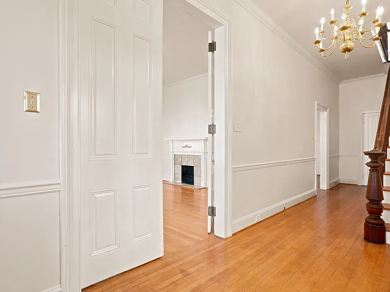 209 N Washington St — Photo 59