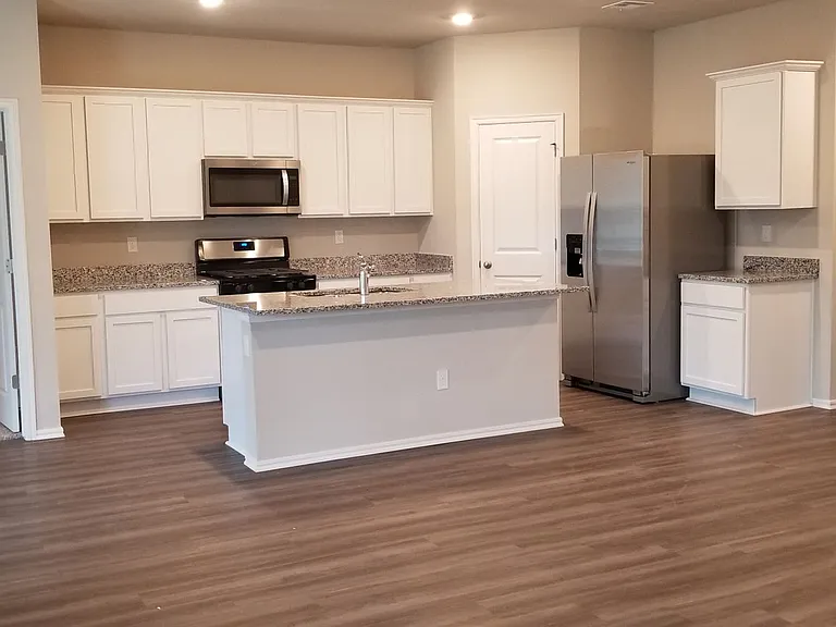 3102 Debbie Ln — Photo 9