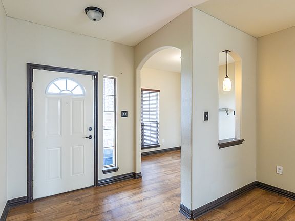 3rd image of 1341 Briar Cliff Path