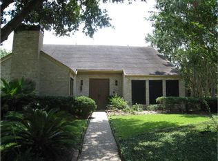 12231 Carriage Hill Dr, Houston, TX 77077