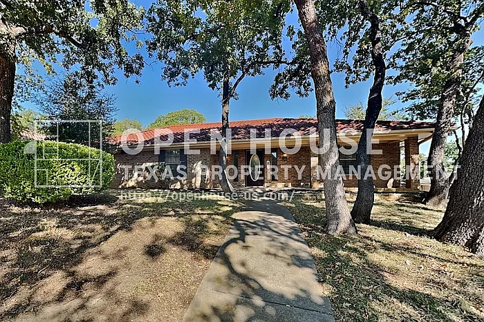 8 Lake Forest Dr