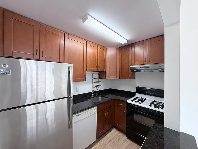 3100 S Manchester St #603 — Photo 8